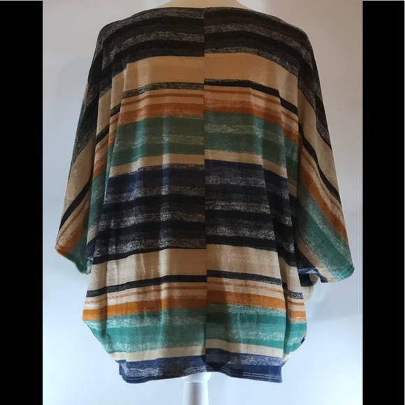 🔥SALE🔥 NEW Batwing sleeve Striped Top Sizes S, M - Picture 4 of 4